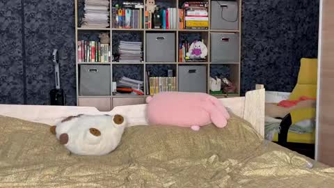 Mia online show from 04-16-26, 04:19