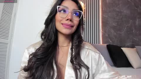 Snapshot of yourcutemolly chatting on 01-28-25, 04:50 Selena online show from 01-28-25, 04:50