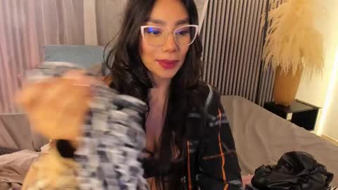 Snapshot of yourcutemolly chatting on 02-26-25, 08:26 Selena online show from 02-26-25, 08:26