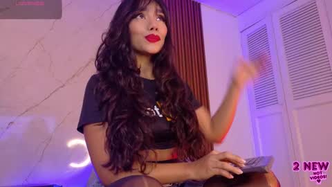 Snapshot of yourcutemolly chatting on 10-19-25, 09:10 Selena online show from 10-19-25, 09:10