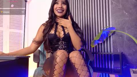 Snapshot of yourcutemolly chatting on 11-16-25, 10:21 Selena online show from 11-16-25, 10:21