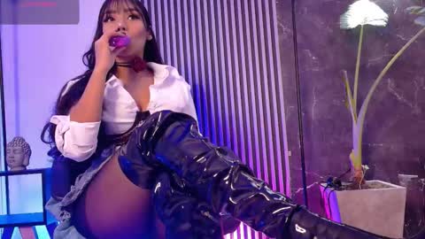 Snapshot of yourcutemolly chatting on 11-20-25, 06:46 Selena online show from 11-20-25, 06:46