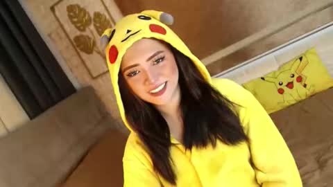 Snapshot of yourdevilsweettsx chatting on 09-21-25, 09:33 JEN online show from 09-21-25, 09:33