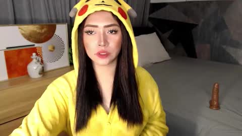 Snapshot of yourdevilsweettsx chatting on 10-11-25, 11:09 JEN online show from 10-11-25, 11:09