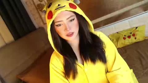 Snapshot of yourdevilsweettsx chatting on 10-19-25, 10:38 JEN online show from 10-19-25, 10:38