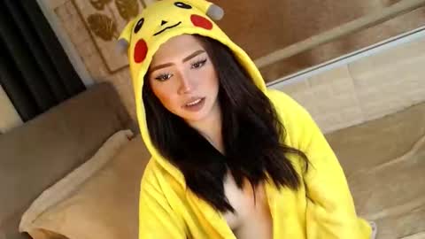 Snapshot of yourdevilsweettsx chatting on 10-25-25, 11:29 JEN online show from 10-25-25, 11:29