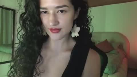 yourdreamgirl2025 online show from 05-01-26, 11:42