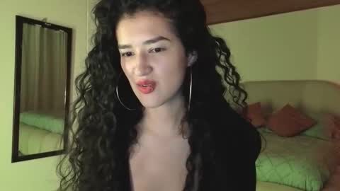 yourdreamgirl2025 online show from 05-07-26, 11:54
