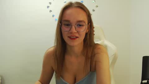 Snapshot of yourdreamray chatting on 09-27-25, 05:18 Lana online show from 09-27-25, 05:18