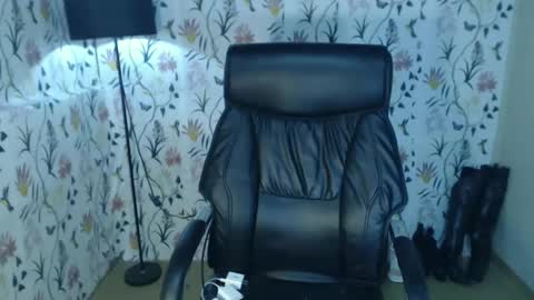 Snapshot of yourfavoratemaureen chatting on 02-02-25, 02:27 maureen love you online show from 02-02-25, 02:27