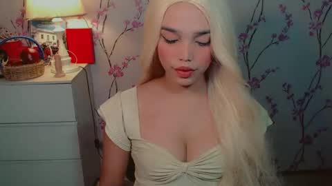 Snapshot of yourfavoratemaureen chatting on 10-11-25, 02:44 maureen love you online show from 10-11-25, 02:44