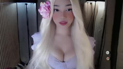 Snapshot of yourfavoratemaureen chatting on 10-12-25, 10:25 maureen love you online show from 10-12-25, 10:25