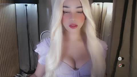 Snapshot of yourfavoratemaureen chatting on 10-18-25, 07:14 maureen love you online show from 10-18-25, 07:14