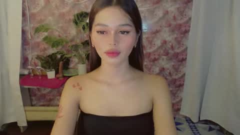 Snapshot of yourfavoratesunshine chatting on 05-18-26, 10:21 Sunshine online show from 05-18-26, 10:21