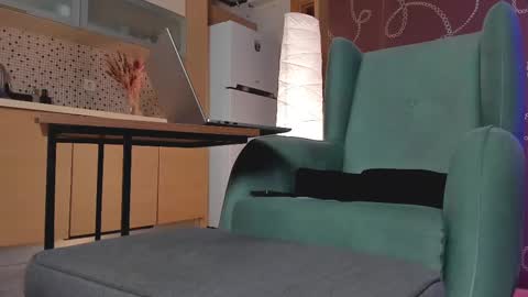 Snapshot of yourfreebird chatting on 02-09-25, 12:41 Maria online show from 02-09-25, 12:41