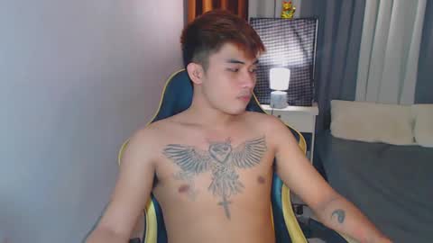 Snapshot of yourhandsome_hunk chatting on 01-12-25, 05:44 Paul online show from 01-12-25, 05:44