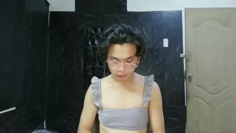 Snapshot of yourhotdodz chatting on 03-27-26, 10:26 yourhotdodz online show from 03-27-26, 10:26