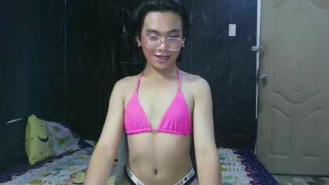Snapshot of yourhotdodz chatting on 04-06-26, 05:03 yourhotdodz online show from 04-06-26, 05:03