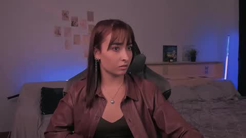 Snapshot of yourjullymoon chatting on 10-16-25, 07:26 Jully online show from 10-16-25, 07:26