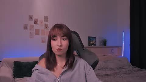 Snapshot of yourjullymoon chatting on 10-19-25, 06:30 Jully online show from 10-19-25, 06:30