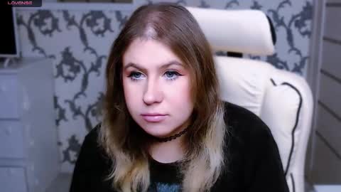 Snapshot of yourkarma_2_0 chatting on 11-28-25, 01:25 Karma online show from 11-28-25, 01:25