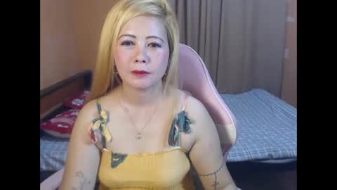 Snapshot of yourlenda chatting on 05-23-26, 09:57 Glenda online show from 05-23-26, 09:57