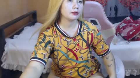 Snapshot of yourlenda chatting on 06-12-26, 01:15 Glenda online show from 06-12-26, 01:15