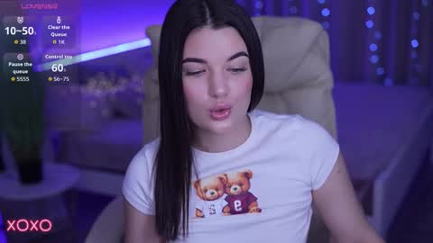 Snapshot of yourlolabunny chatting on 11-20-25, 10:31 L O L A online show from 11-20-25, 10:31