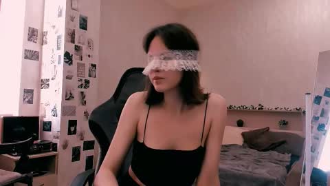Snapshot of yourlovelystreamer chatting on 09-13-25, 01:00 Nikol online show from 09-13-25, 01:00