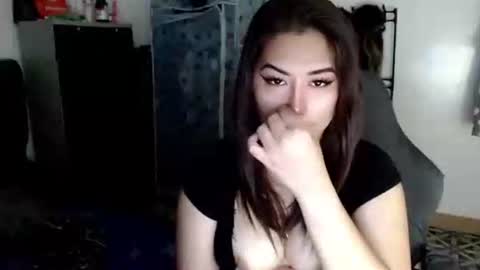 Snapshot of yourlovetifannyx chatting on 10-08-25, 04:54 tifanny online show from 10-08-25, 04:54