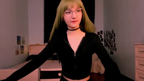 my name is Liana ntmu  online show from 12-03-24, 04:47