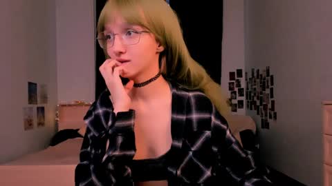 my name is Liana ntmu  online show from 12-03-24, 07:54