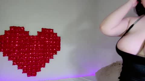 Amina online show from 02-18-25, 03:31