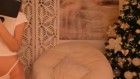 Snapshot of yourmidnightcoffee chatting on 12-10-24, 10:26 Sarah online show from 12-10-24, 10:26