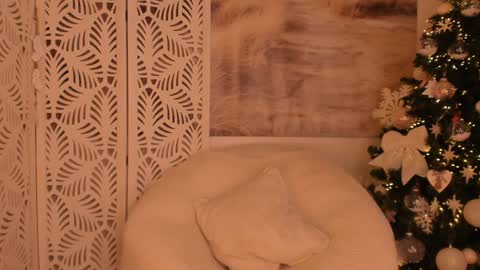 Snapshot of yourmidnightcoffee chatting on 12-12-24, 07:48 Sarah online show from 12-12-24, 07:48