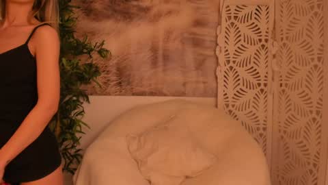 Snapshot of yourmidnightcoffee chatting on 01-11-25, 08:43 Sarah online show from 01-11-25, 08:43