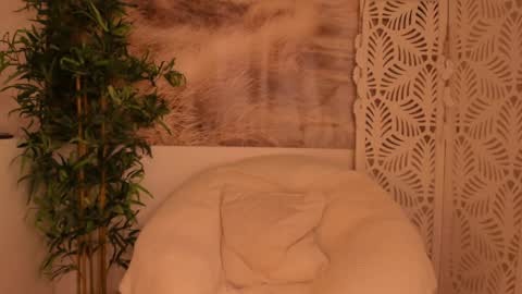 Snapshot of yourmidnightcoffee chatting on 01-11-25, 11:46 Sarah online show from 01-11-25, 11:46