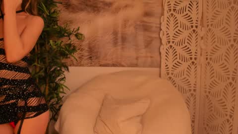 Snapshot of yourmidnightcoffee chatting on 01-15-25, 10:13 Sarah online show from 01-15-25, 10:13