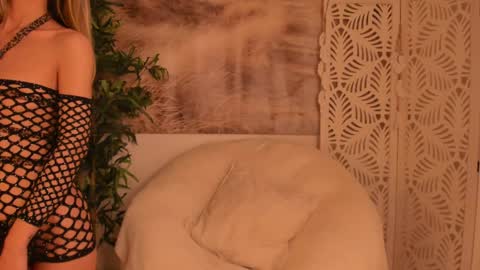 Snapshot of yourmidnightcoffee chatting on 01-30-25, 08:31 Sarah online show from 01-30-25, 08:31