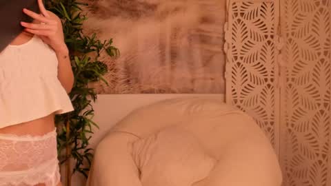 Snapshot of yourmidnightcoffee chatting on 03-11-25, 02:21 Sarah online show from 03-11-25, 02:21