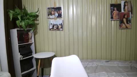 Snapshot of yoursubmissive_larah chatting on 03-10-26, 05:01 yoursubmissive_larah online show from 03-10-26, 05:01