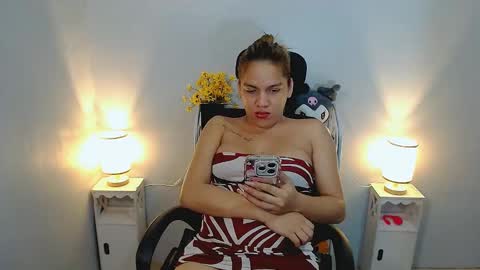 Snapshot of yoursweetangelxxx chatting on 02-05-25, 07:07 YourDreamgirl  online show from 02-05-25, 07:07