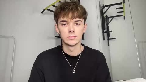 Snapshot of yoursweetyguy chatting on 12-04-25, 03:32 yoursweetyguy online show from 12-04-25, 03:32