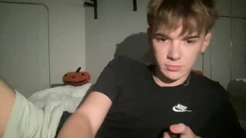 Snapshot of yoursweetyguy chatting on 12-17-25, 03:18 yoursweetyguy online show from 12-17-25, 03:18