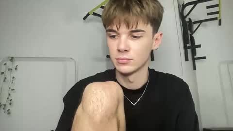 Snapshot of yoursweetyguy chatting on 12-19-25, 03:08 yoursweetyguy online show from 12-19-25, 03:08