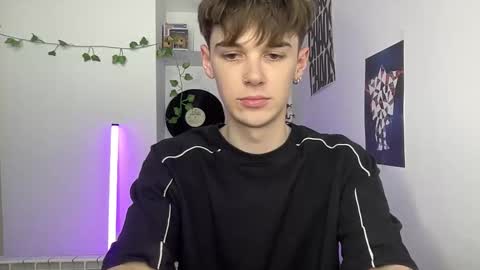 Snapshot of yoursweetyguy chatting on 04-08-26, 04:07 yoursweetyguy online show from 04-08-26, 04:07