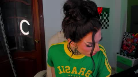 Snapshot of yourvirtualgirlfriennd chatting on 09-21-25, 08:38 GI online show from 09-21-25, 08:38