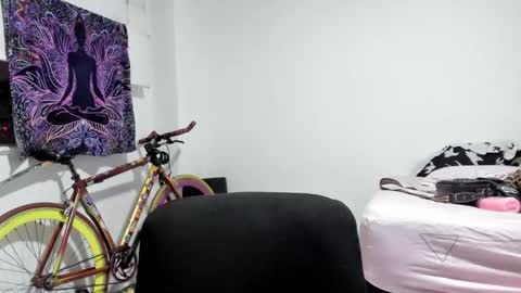 elizabeth  ju   online show from 02-05-25, 01:04