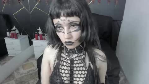 Yue Eclipsa online show from 10-27-25, 04:16