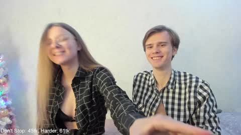 Snapshot of yueslang chatting on 12-29-24, 08:04 Yue Lang and Samm online show from 12-29-24, 08:04